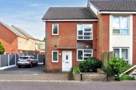3 bedroom semi-detached house for sale