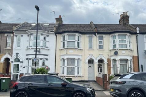 1 bedroom ground floor flat for sale