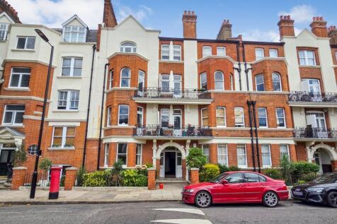 Studio flat for sale