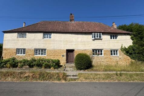 Semi-detached house for sale