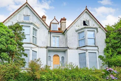 6 bedroom detached house for sale