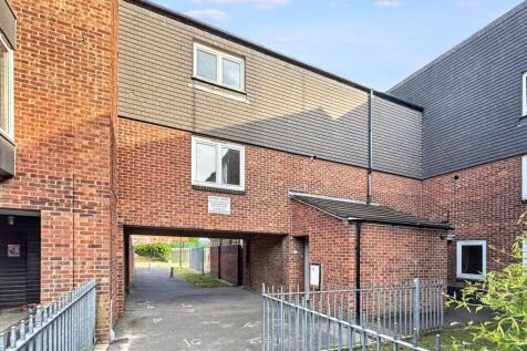 3 bedroom flat for sale