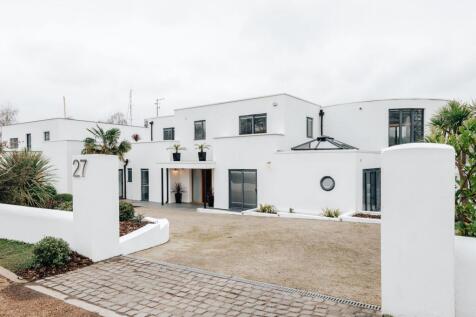 6 bedroom detached house for sale