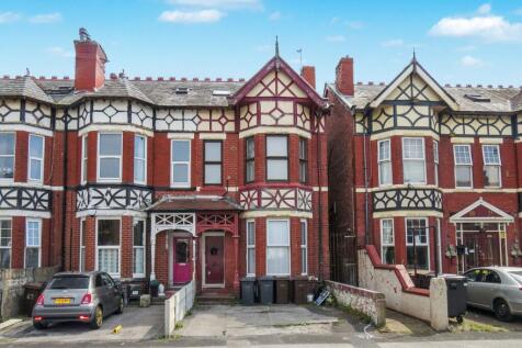 1 bedroom ground floor flat for sale