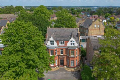 Studio flat for sale