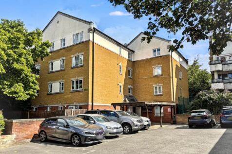 3 bedroom flat for sale
