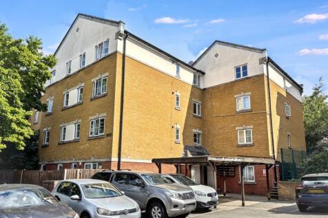 3 bedroom flat for sale