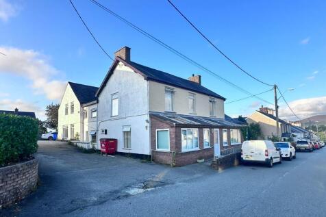 15 bedroom detached house for sale