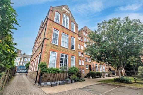 3 bedroom flat for sale