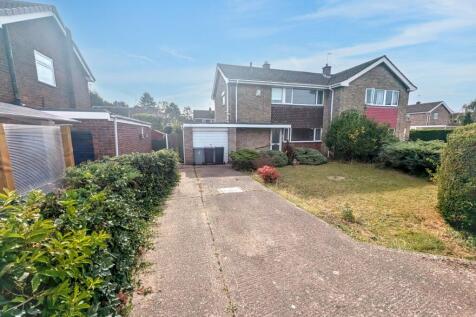 3 bedroom semi-detached house for sale