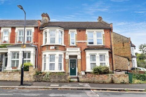 3 bedroom flat for sale