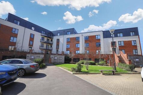 1 bedroom ground floor flat for sale