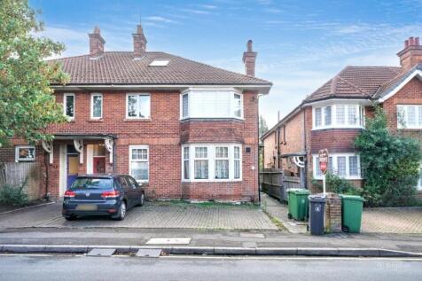 3 bedroom maisonette for sale