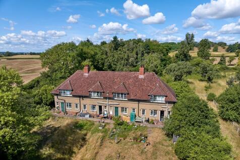 Terraced house for sale