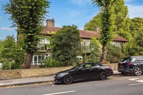 Studio flat for sale