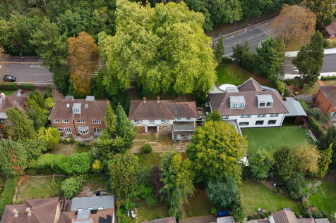 5 bedroom detached house for sale