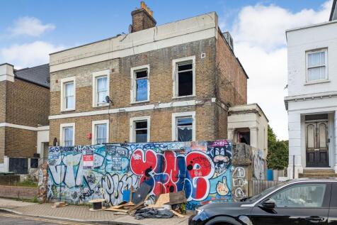 5 bedroom semi-detached house for sale