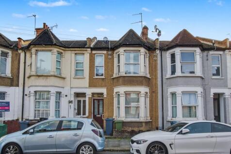 Terraced house for sale