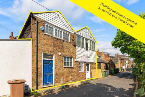 Terraced house for sale