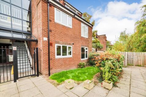 3 bedroom ground floor flat for sale