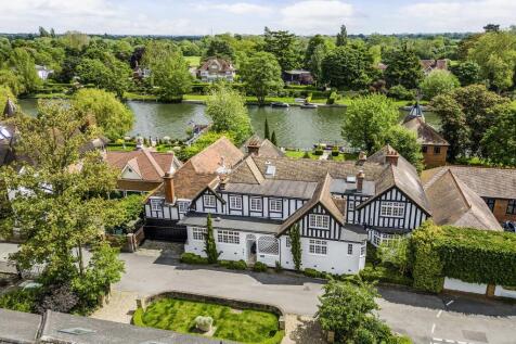 6 bedroom detached house for sale