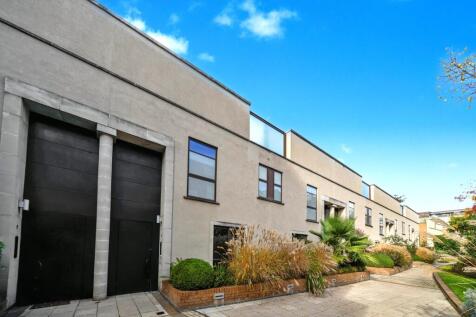 5 bedroom terraced house for sale