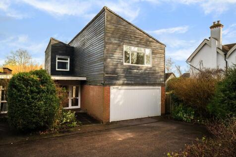 4 bedroom link detached house for sale