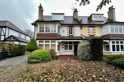 4 bedroom flat for sale