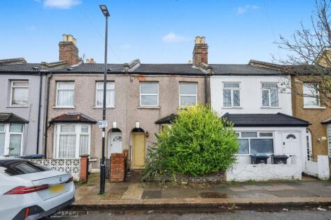 Terraced house for sale
