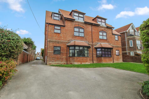 2 bedroom ground floor flat for sale