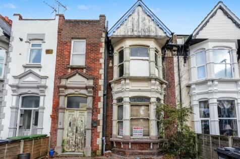 5 bedroom terraced house for sale