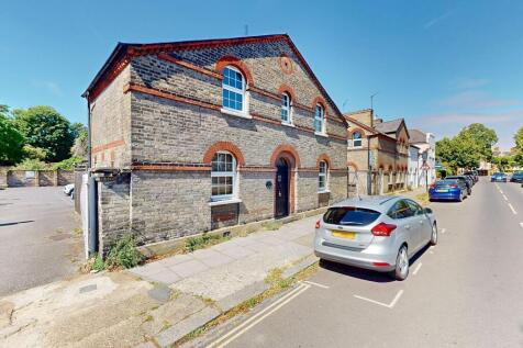 2 bedroom detached house for sale