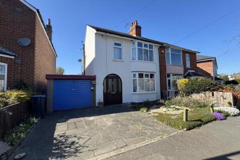3 bedroom semi-detached house for sale
