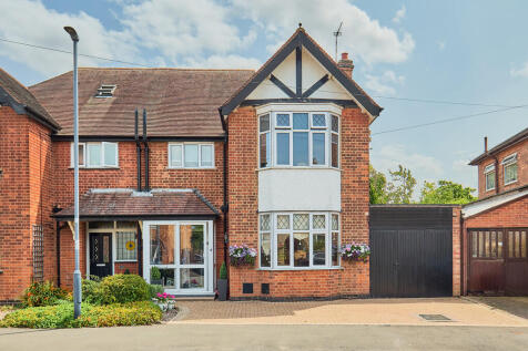 3 bedroom semi-detached house for sale
