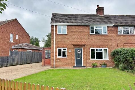 3 bedroom semi-detached house for sale