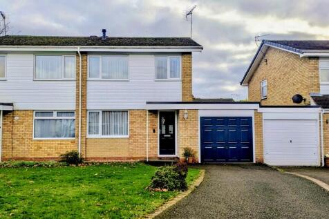 3 bedroom semi-detached house for sale