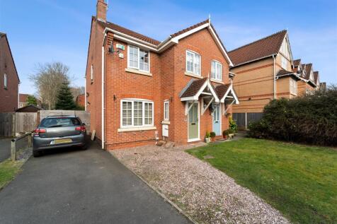 Alberbury Avenue, Timperley, Altrincham 3 bed semi