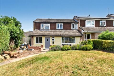 4 bedroom end of terrace house for sale