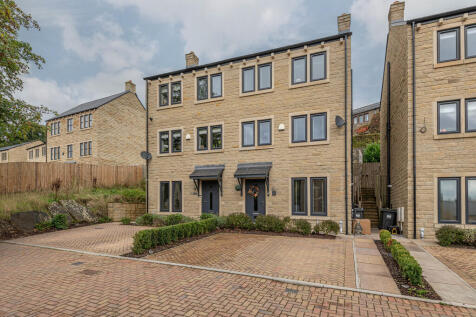 4 bedroom semi-detached house for sale