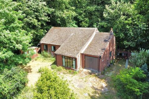 Heath Road, Elsing 3 bed detached bungalow for sale