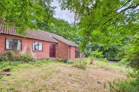 Heath Road, Elsing 3 bed detached bungalow for sale