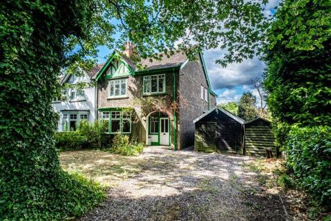 Court Drive, Shenstone, Lichfield... 4 bed semi