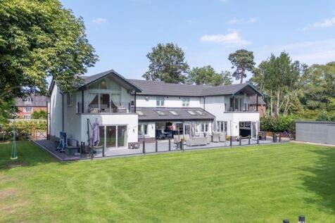 6 bedroom detached house for sale