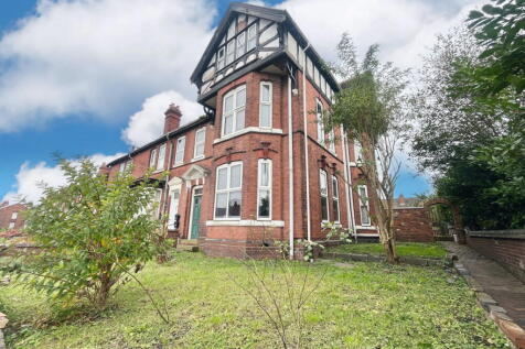 John Street, Brierley Hill DY5 6 bed end of terrace house for sale