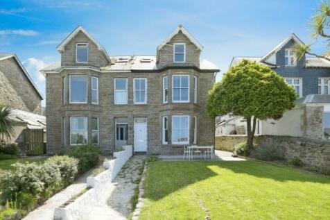 6 bedroom semi-detached house for sale