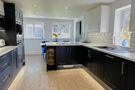 Kingston Avenue, Combe Martin, North... 5 bed semi