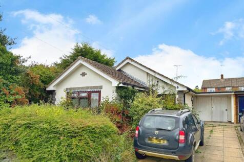 3 bedroom semi-detached bungalow for sale