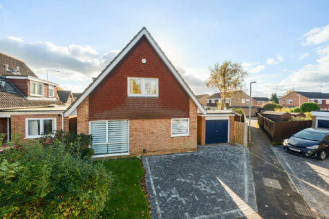Green Croft, Berkshire RG40 4 bed detached house for sale