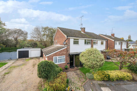 3 bedroom semi-detached house for sale