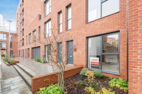 3 bedroom town house for sale